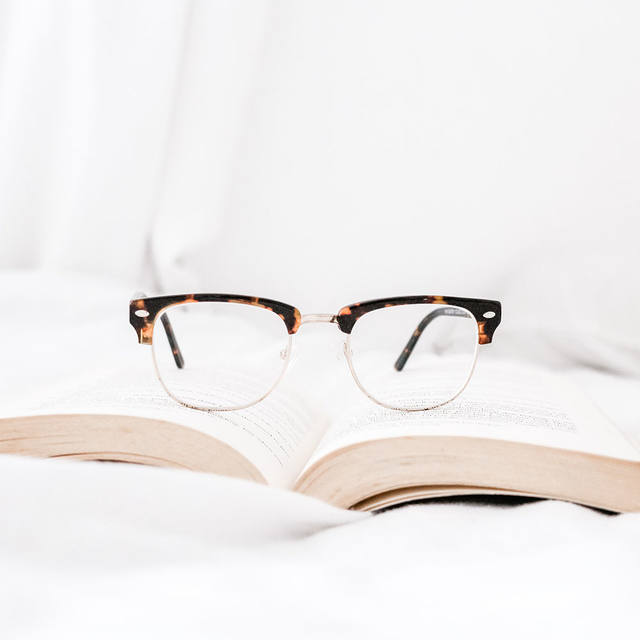 <p class="serveis">Lentes <br /> progresivas</p>