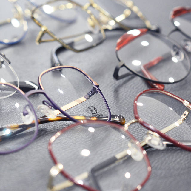 <p class="serveis">Gafas <br /> graduadas</p>