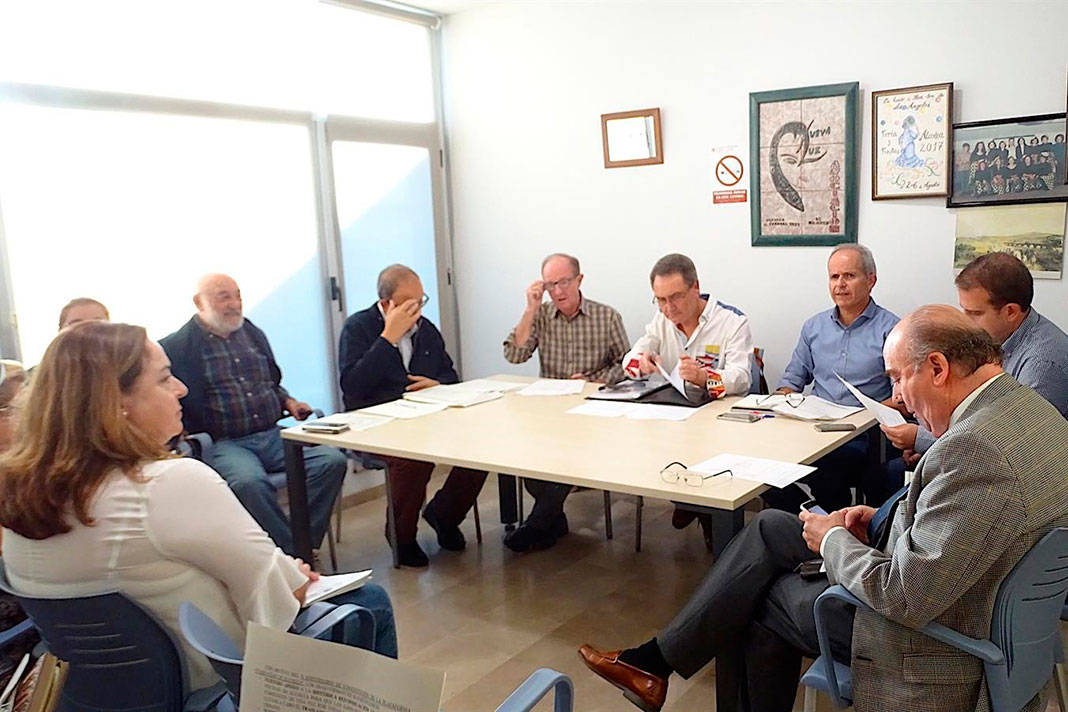 A la espera del dictamen de la comisión municipal para evitar el paso de vías del tren en Alcolea