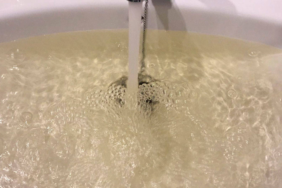 El Pleno se compromete a garantizar el suministro de agua potable en Las Jaras