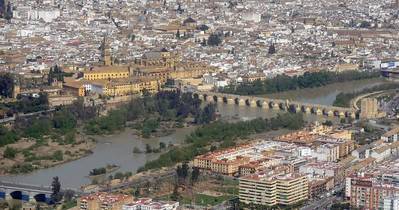 Acuerdan empezar a cambiar el Plan del Casco, pero sin prohibir permisos para viviendas turísticas