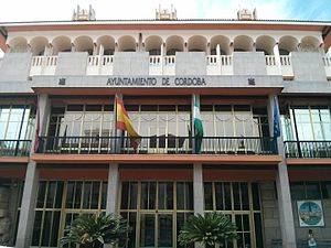 El excesivo poder del Estado central dificulta resolución del problema de vivienda y transporte