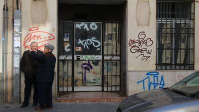 Ciudad Jardín, ante su deterioro, exige al Consistorio aparcamientos, obras y rehabilitar pisos